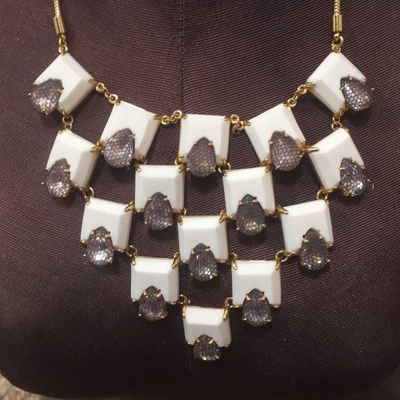 Crystal with Lace and White Stone necklace - Picture 2 of 3